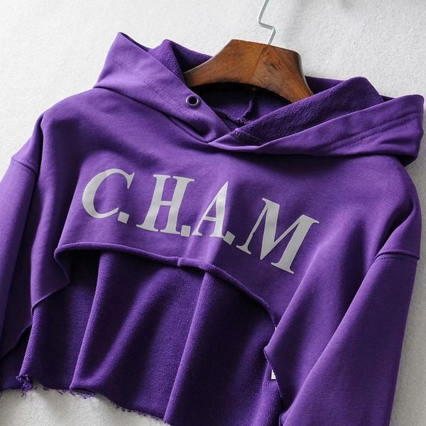 Κοντό γυναικείο φούτερ με επιγραφή σε δύο χρώματα