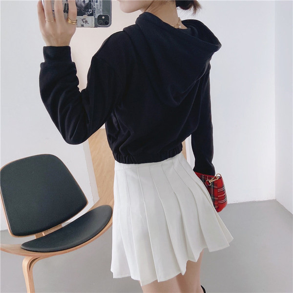 Napi pulóver kapucnis piros és fekete színben