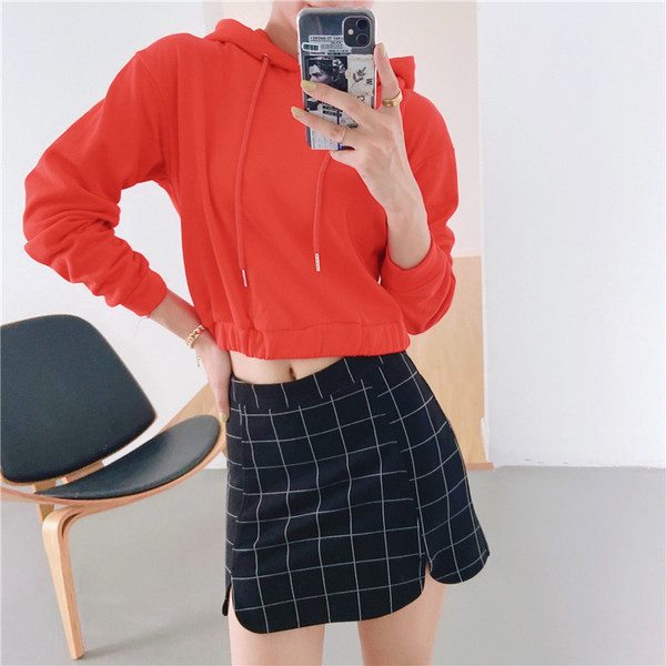 Napi pulóver kapucnis piros és fekete színben