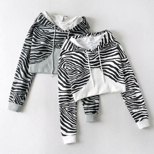 Μοντέρνο γυναικείο φούτερ με κουκούλα