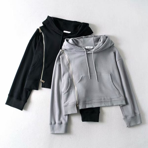 Γυναικείο κοντό φούτερ με κούμπωμα στο πλάι και κουκούλα