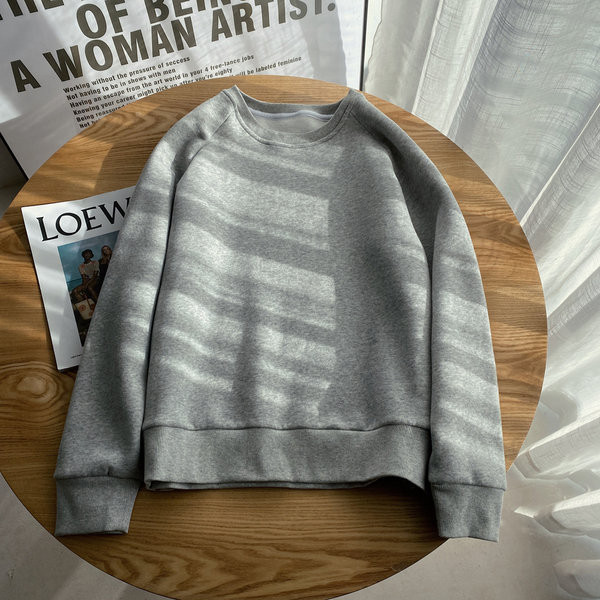 Női téli blúz ovális nyakkivágással