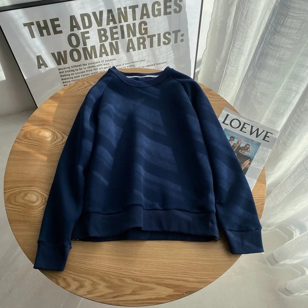 Női téli blúz ovális nyakkivágással