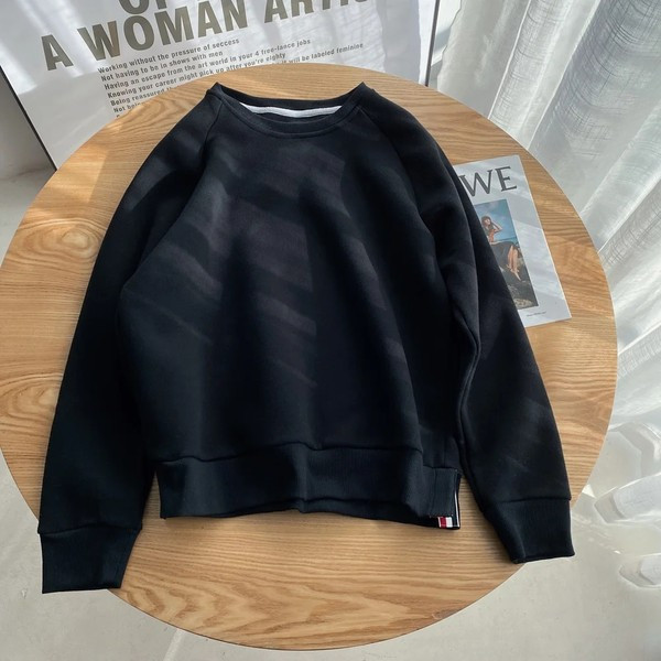 Női téli blúz ovális nyakkivágással