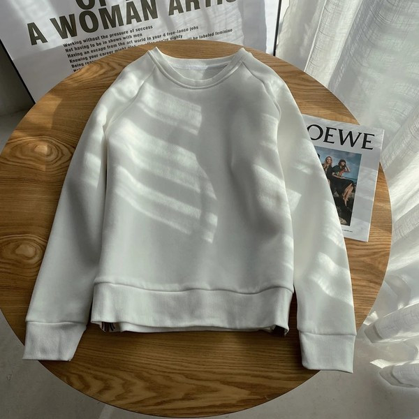 Női téli blúz ovális nyakkivágással