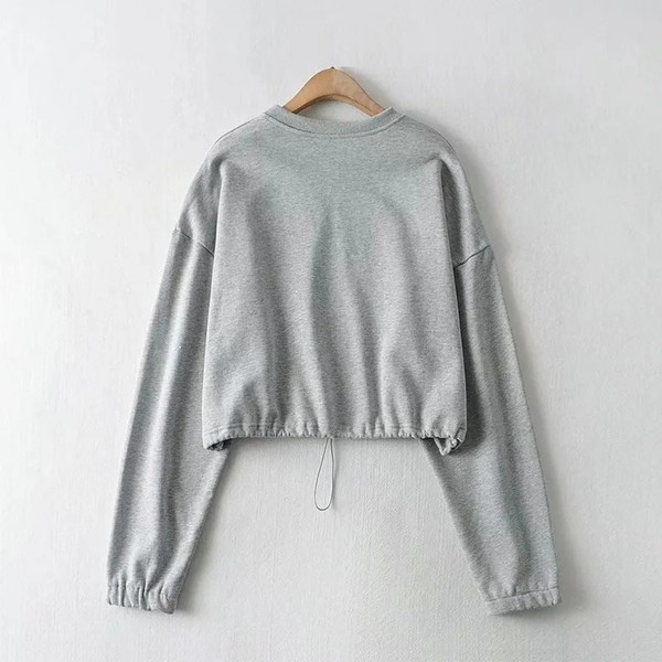 Γυναικεία μπλούζα με οβάλ λαιμόκοψη - κοντό μοντέλο