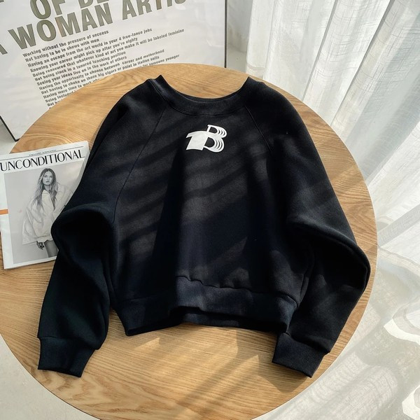 Κοντό γυναικείο φούτερ με στάμπα