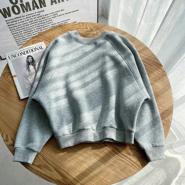 Κοντό γυναικείο φούτερ με στάμπα