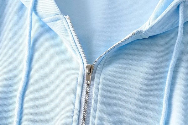 Κοντό καθημερινό φούτερ με κορδόνια και κουκούλα