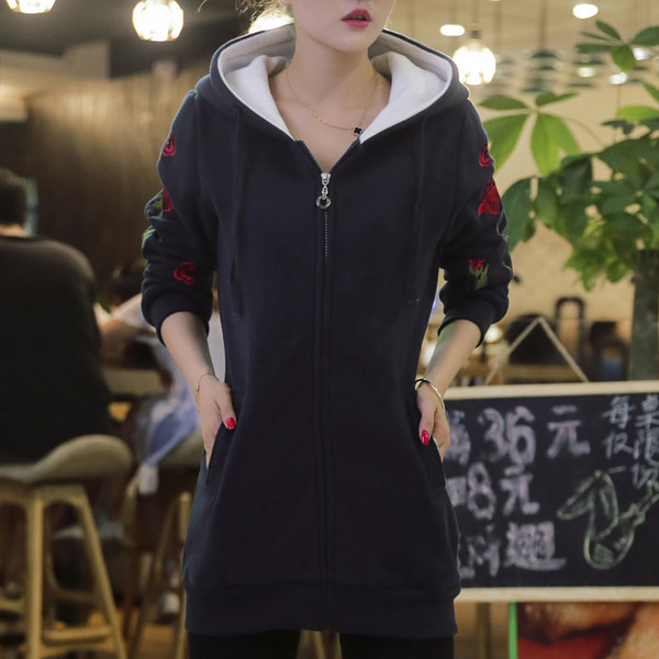 Γυναικείο κεντητό φούτερ με κουκούλα και φερμουάρ