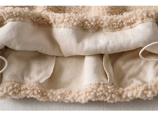 Hanorac de dama cu guler inalt si cravate