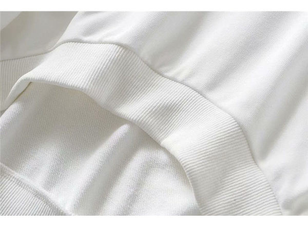 Rövid női blúz ovális nyakkivágással és hosszú ujjal