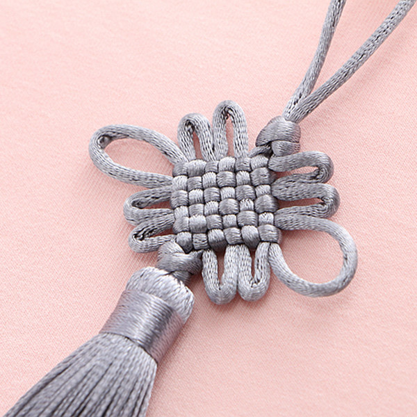 Női széles pulóver kapucnival és nyakkendővel