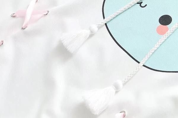 Hanorac de dama model nou cu gluga si aplicatie - alb si roz