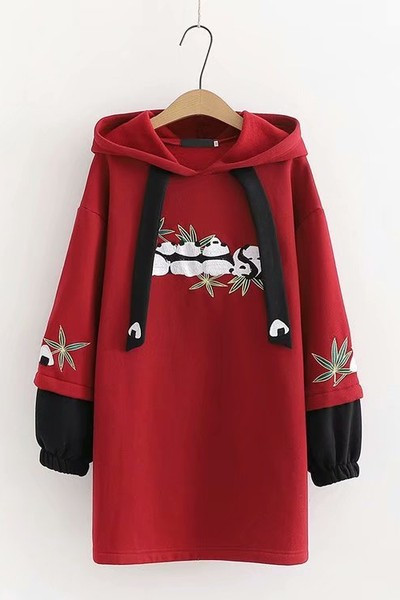 Hanorac lung de dama cu gluga si aplicatie colorata