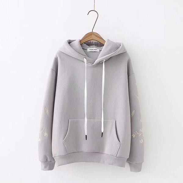 Női pulóver kapucnival és több színben hímzéssel