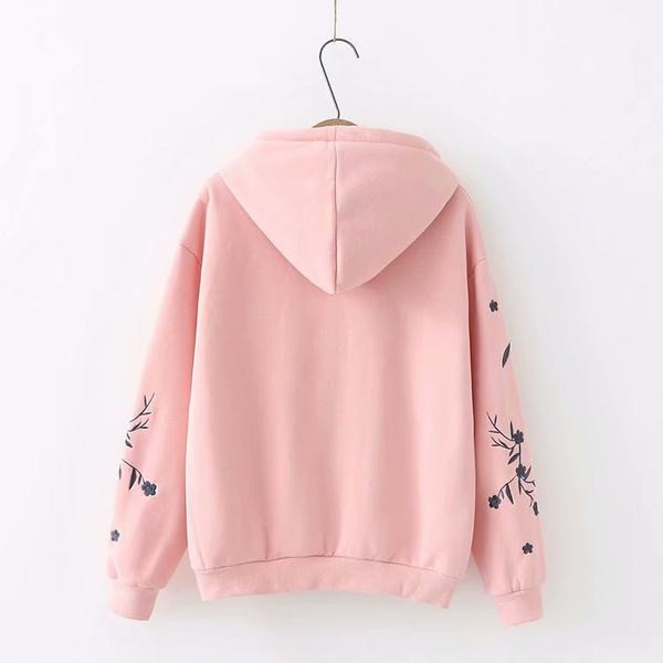 Női pulóver kapucnival és több színben hímzéssel