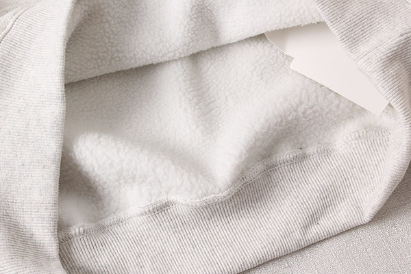 Μοντέρνο γυναικείο φούτερ με ψηλό γιακά και κέντημα