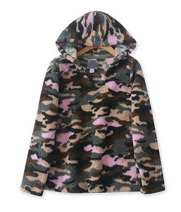 Γυναικείο φούτερ με κουκούλα σε animal print