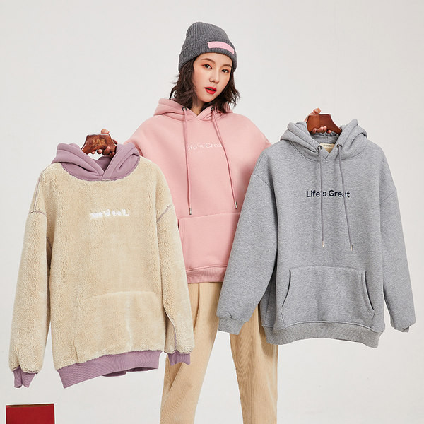 Ζεστό γυναικείο φούτερ με μπροστινή τσέπη