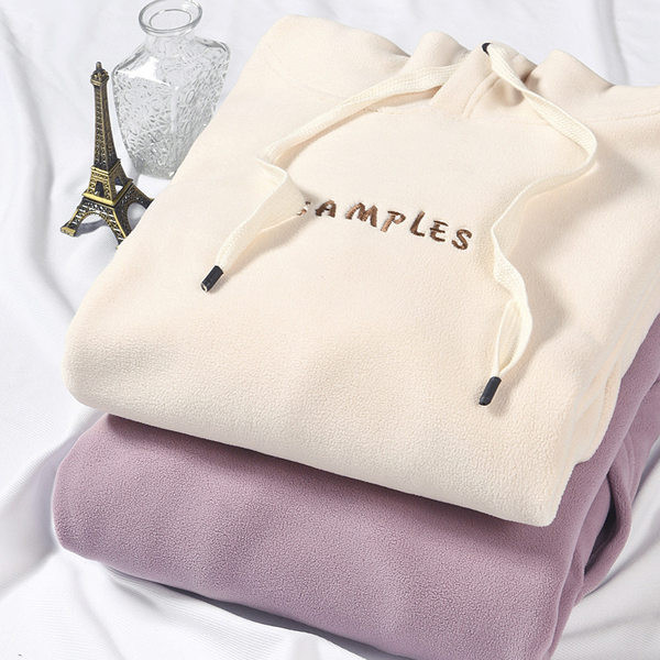 Γυναικείο βελούδινο φούτερ με κουκούλα και κεντητή επιγραφή