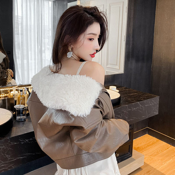 Geacă modernă din piele cu guler în jos