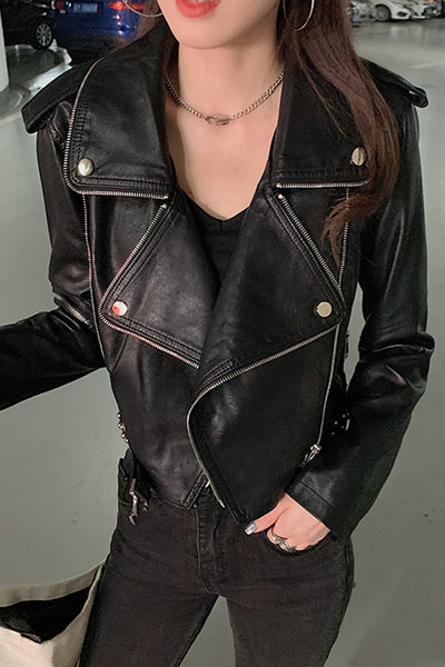 Νέο μοντέλο γυναικείο κοντό έκο δερμάτινο μπουφάν σε μαύρο και μπεζ χρώμα