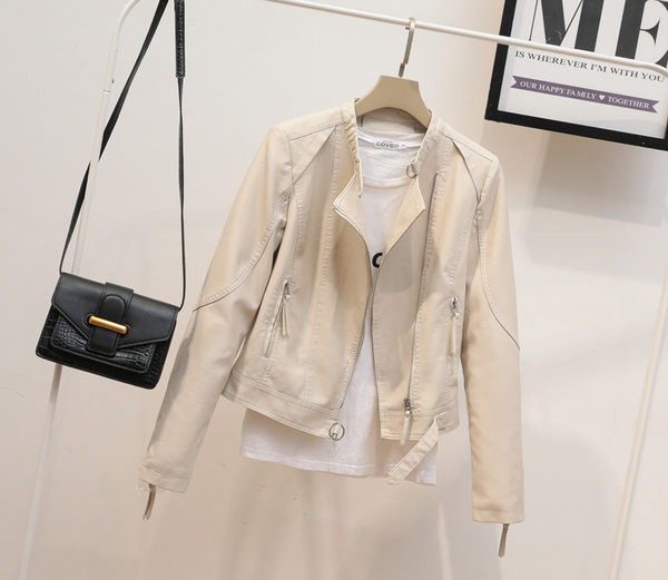 Fekete és bézs színű női kabát cipzárral