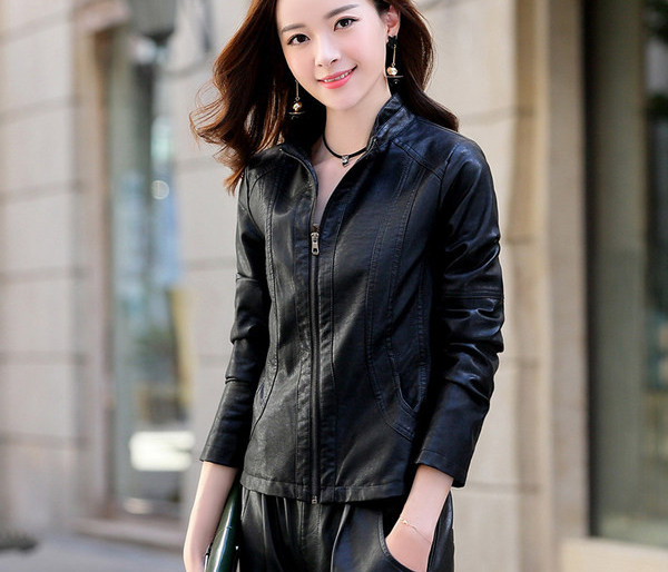 Új modell bőrdzseki ovális nyakkivágással nőknek