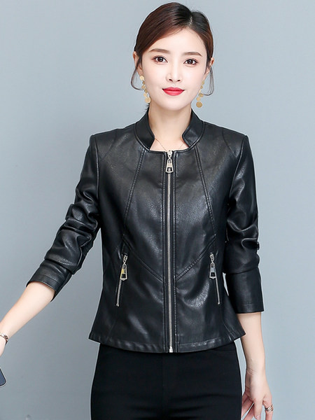 Női műbőr kabát zsebekkel, alacsony gallérral