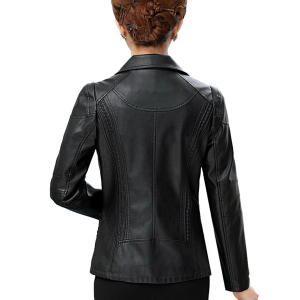 Ženska kožna jakna s klasičnim ovratnikom i džepom