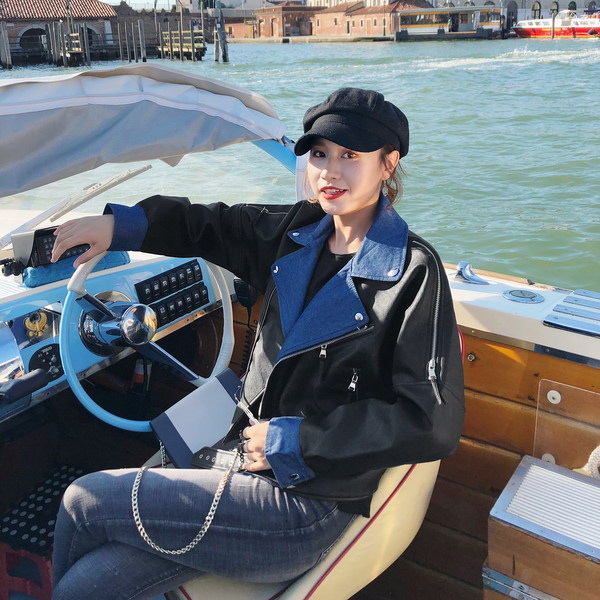 Ingyenes modell női kabát fekete színben, cipzárral