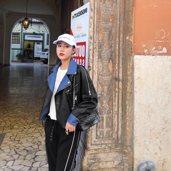 Ingyenes modell női kabát fekete színben, cipzárral