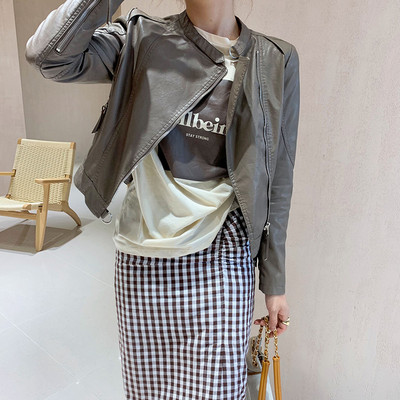 Női bőrdzseki aszimmetrikus rögzítéssel