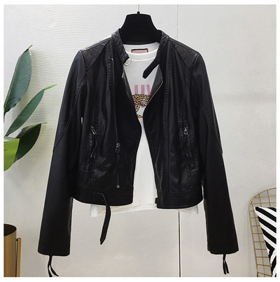 Női bőrdzseki aszimmetrikus rögzítéssel