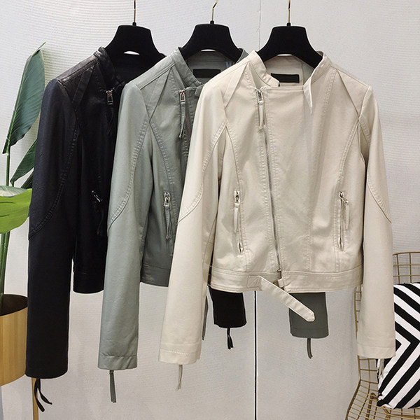 Női bőrdzseki aszimmetrikus rögzítéssel