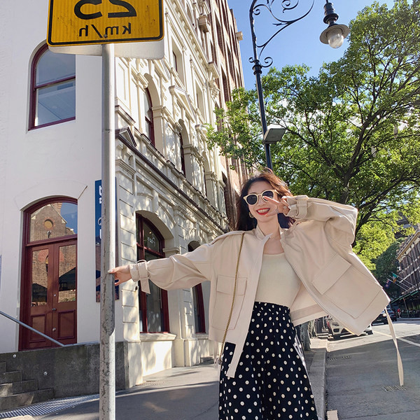 Női bőrkabát fekete színben, cipzárral