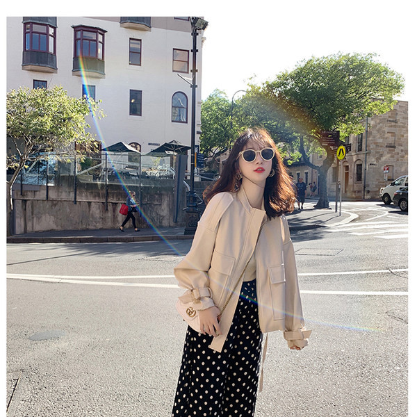 Női bőrkabát fekete színben, cipzárral