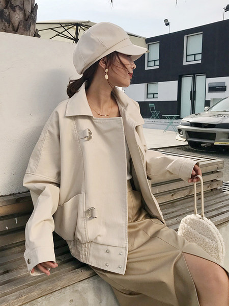 Női műbőr kabát bézs és fekete színben