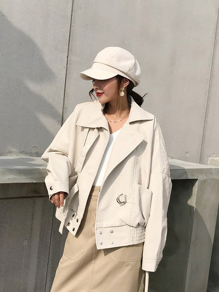 Női műbőr kabát bézs és fekete színben