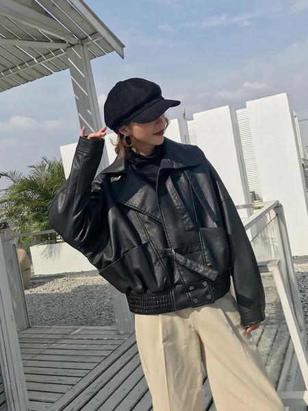 Női műbőr kabát bézs és fekete színben