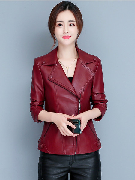 Női bőrdzseki zsebekkel