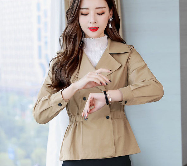 Női kabát elasztikus derékkal és gombokkal