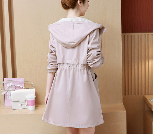 Női napi hosszú kabát kapucnival és zsebekkel