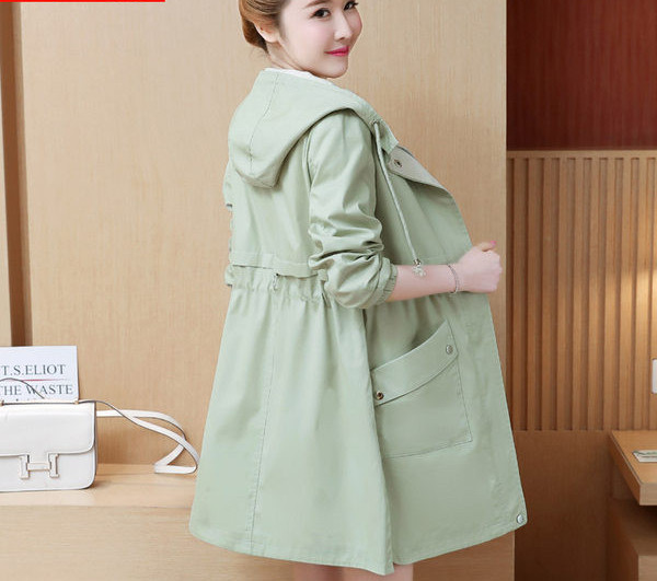 Női napi hosszú kabát kapucnival és zsebekkel