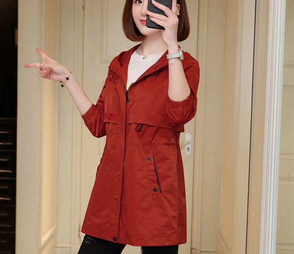 Tavaszi-őszi parkkabát kapucnival