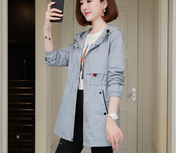 Tavaszi-őszi parkkabát kapucnival