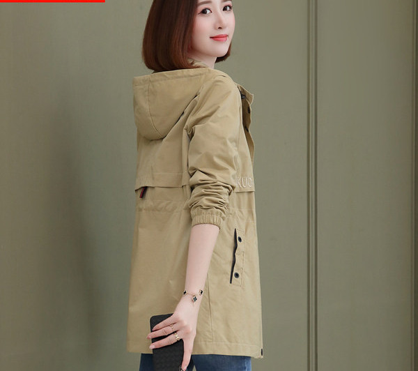 Tavaszi-őszi parkkabát kapucnival