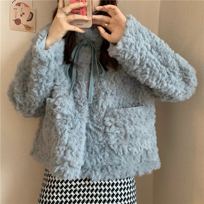 Γυναικείο μοντέρνο αφράτο κοντό παλτό με κορδέλα