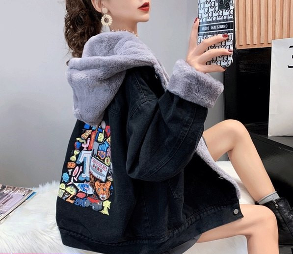 Női farmerdzseki hátul és lefelé rátéttel